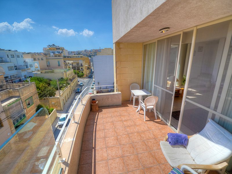 language-school-apartment-accommodation-balcony_0