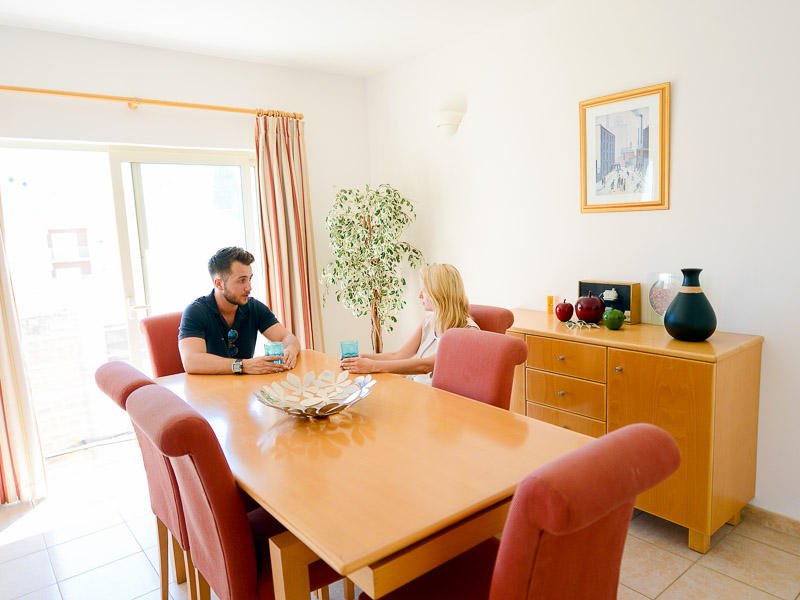 language-school-apartment-accommodation-dining-2