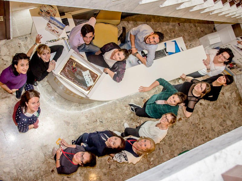 language-school-team-at-reception