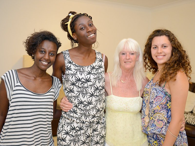 school-host-familiy-group